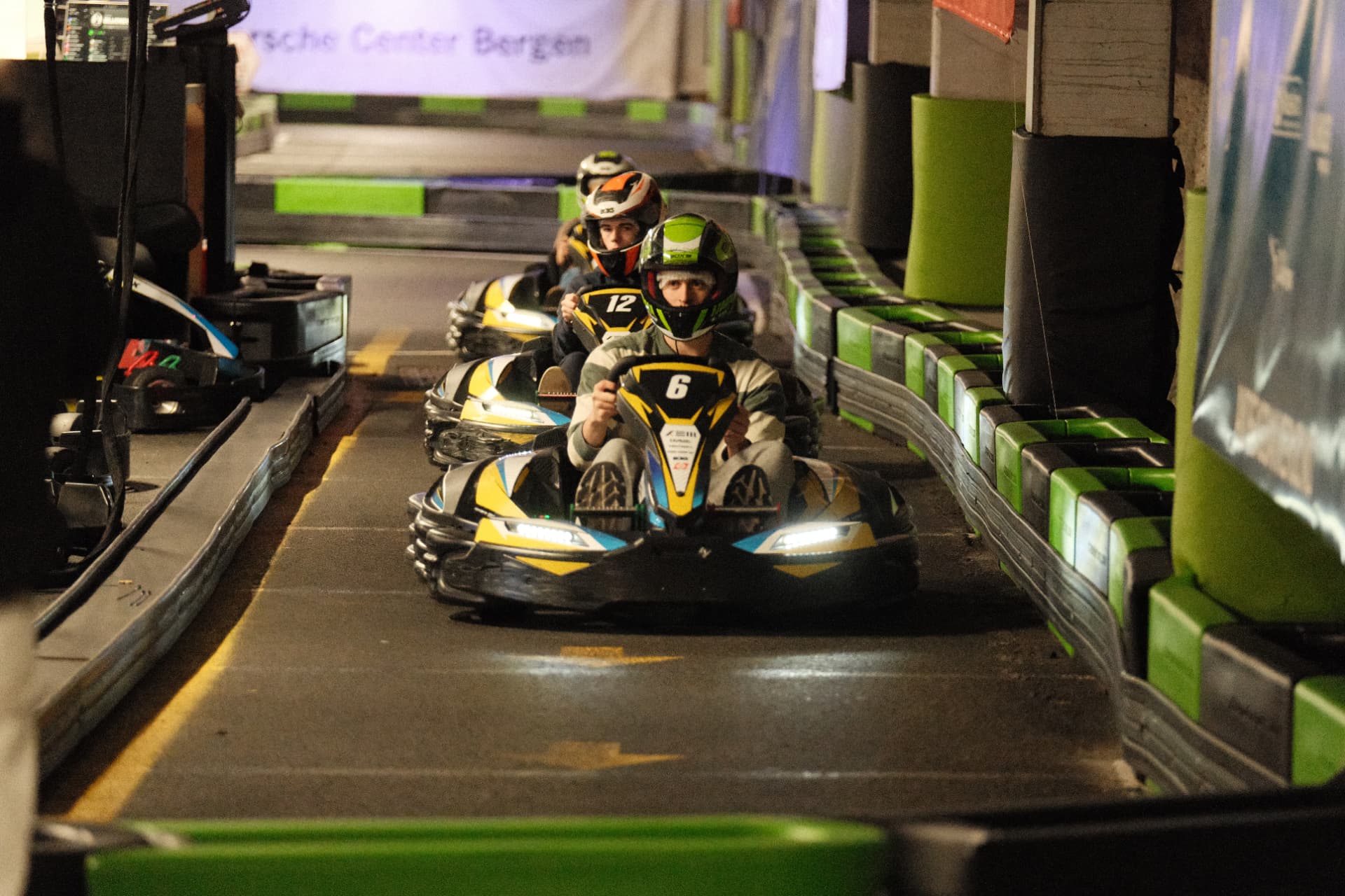 Go-kart på innendørsbane